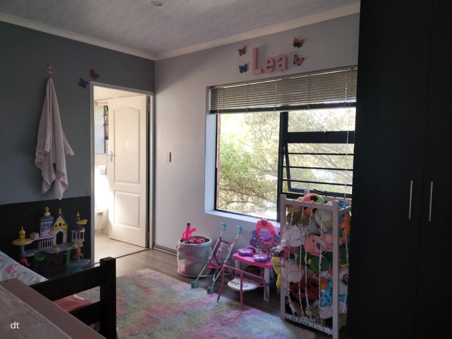 5 Bedroom Property for Sale in Fraaiuitsig Western Cape